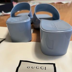 Gucci rubber slide sandals. Like new. Size 39 (9 US). Great for the summer.